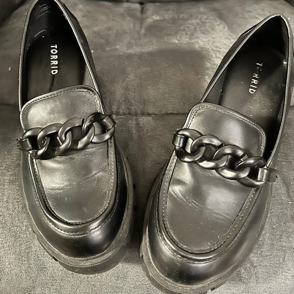 🆕 CHUNKY HEEL LOAFER WITH CHAIN 🆕 - Picture 5 of 6